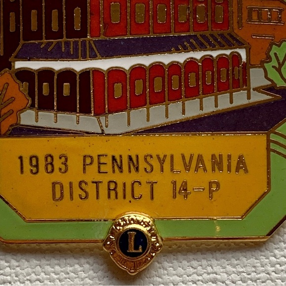 Vintage Lions Club Pin 1983 Pennsylvania District 14-P Boyertown Opera House 2" - Picture 4 of 6
